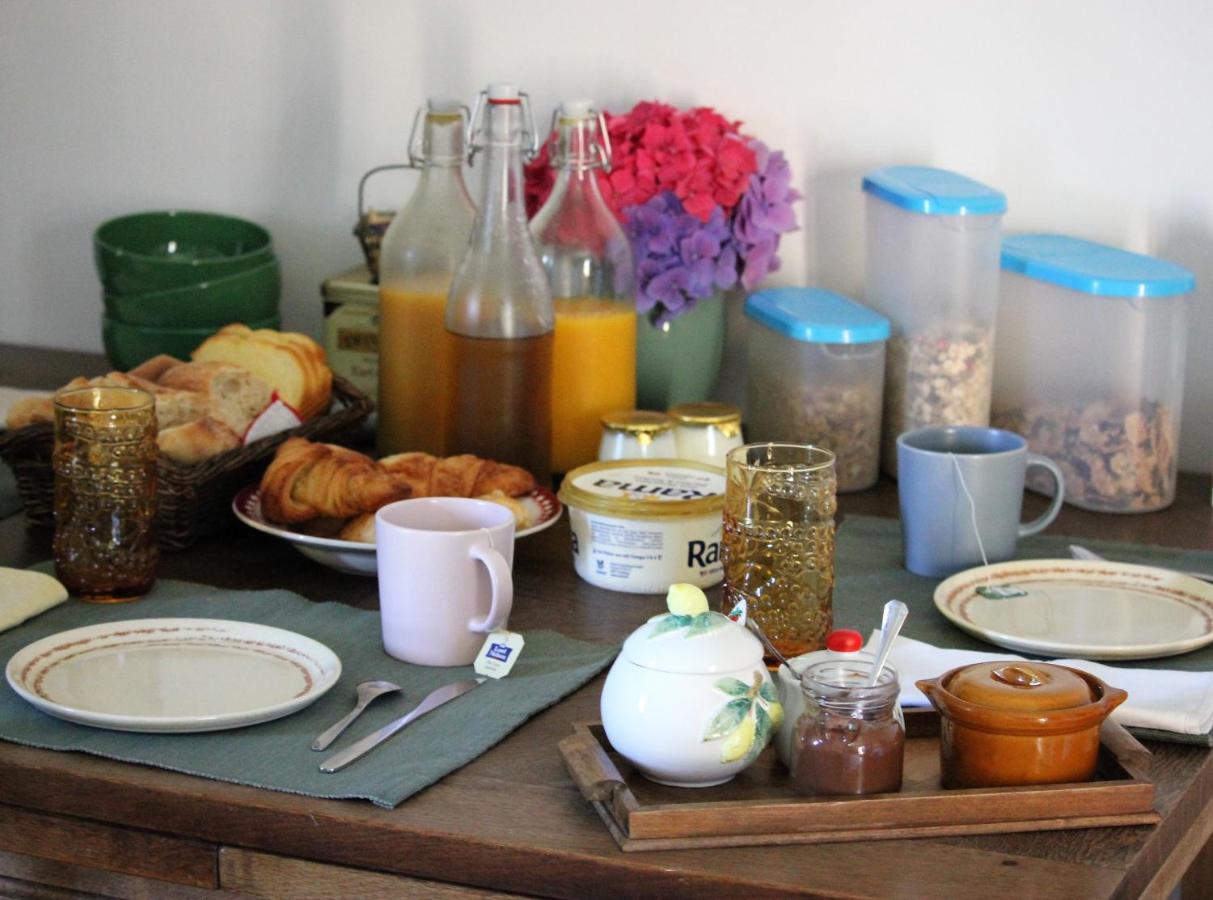 Pleumeur-Gautier Bretagne Chambre D'Hotes Suite 53M2 Et Caravane Vintage Avec Cuisine Et Salle De Bains Privees Brittany B&B 53M2 Suite And Vintage Caravan Glamping With Private Kitchen And Bathroom المظهر الخارجي الصورة