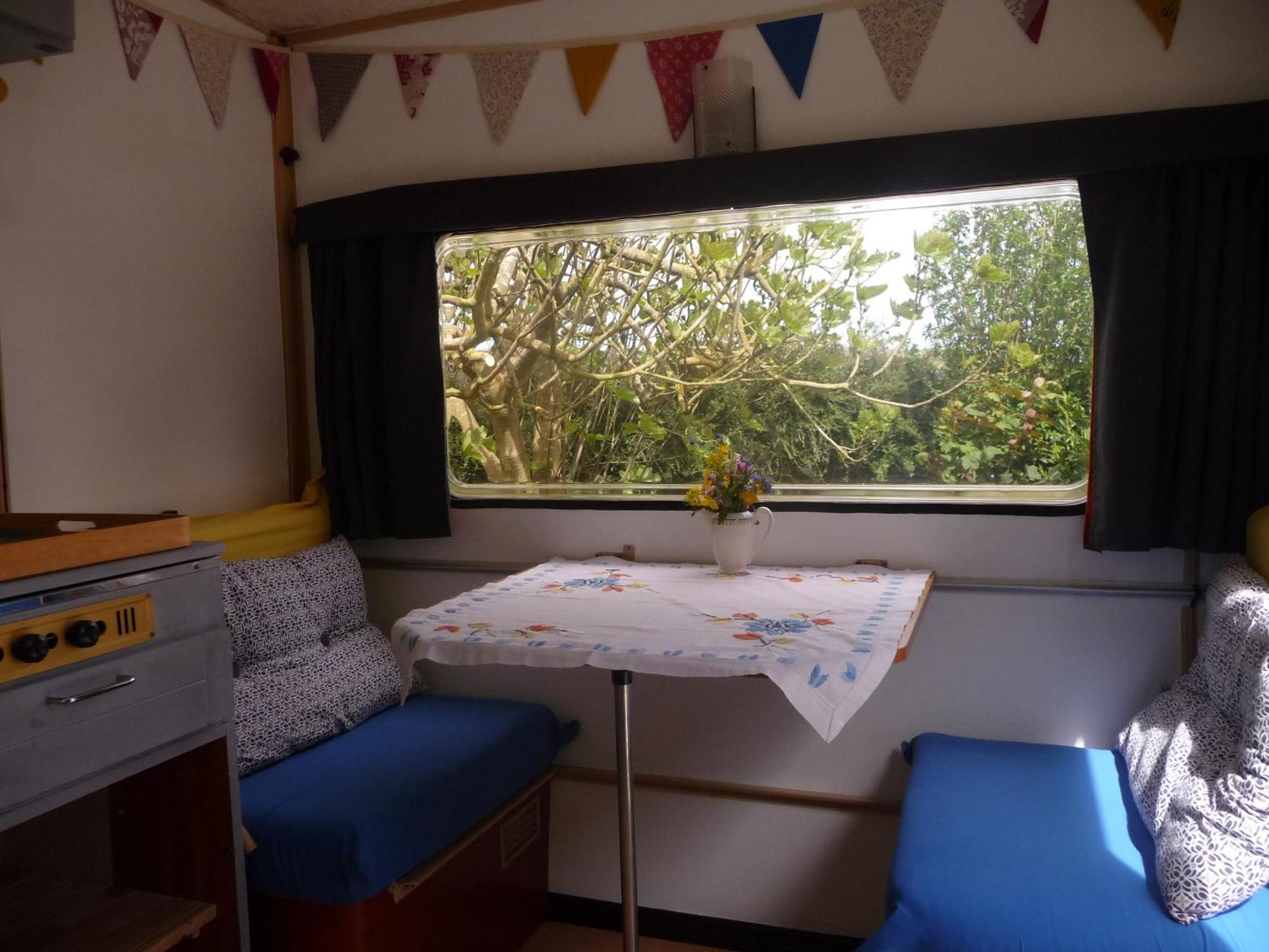 Pleumeur-Gautier Bretagne Chambre D'Hotes Suite 53M2 Et Caravane Vintage Avec Cuisine Et Salle De Bains Privees Brittany B&B 53M2 Suite And Vintage Caravan Glamping With Private Kitchen And Bathroom المظهر الخارجي الصورة