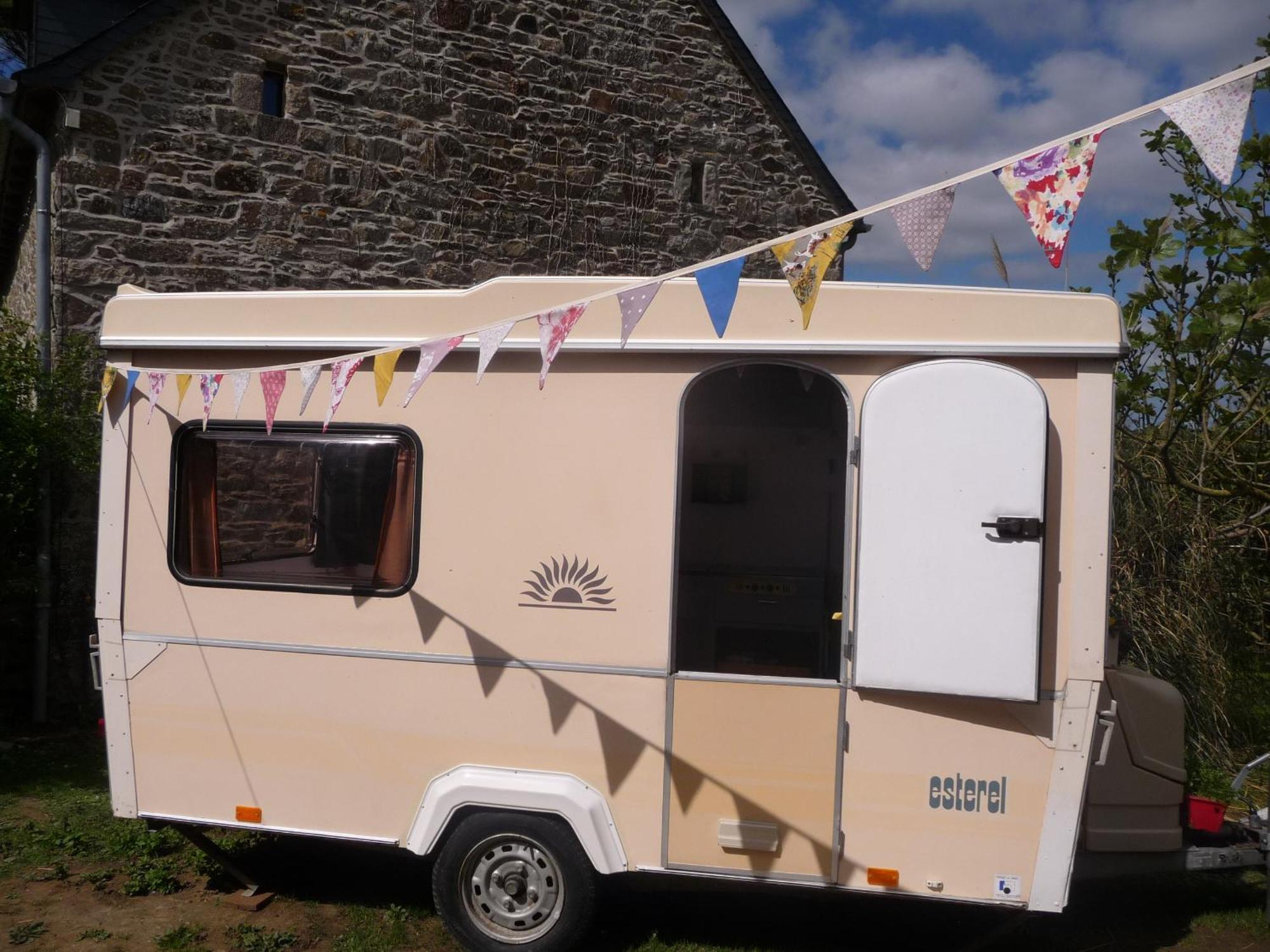 Pleumeur-Gautier Bretagne Chambre D'Hotes Suite 53M2 Et Caravane Vintage Avec Cuisine Et Salle De Bains Privees Brittany B&B 53M2 Suite And Vintage Caravan Glamping With Private Kitchen And Bathroom المظهر الخارجي الصورة