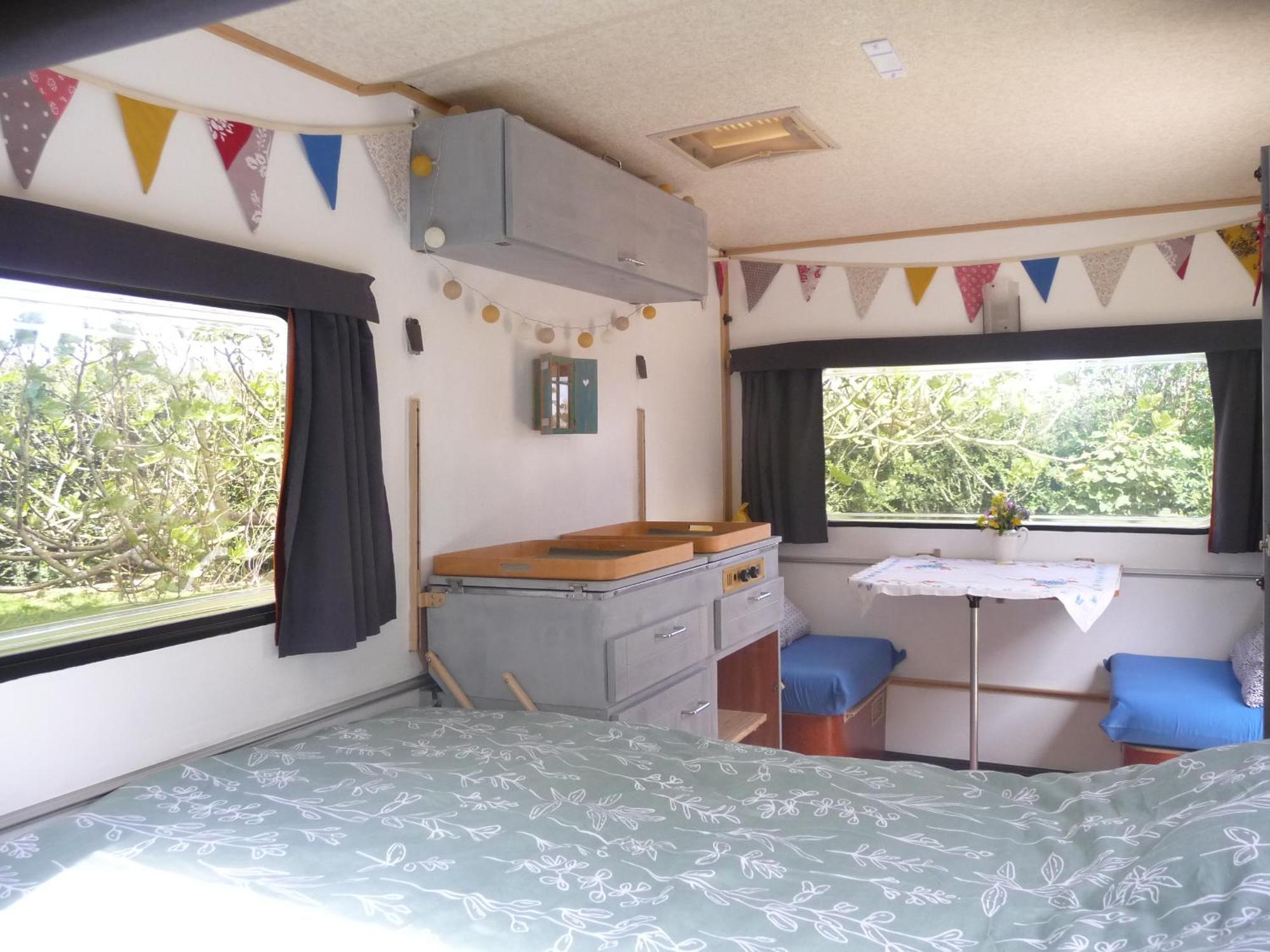 Pleumeur-Gautier Bretagne Chambre D'Hotes Suite 53M2 Et Caravane Vintage Avec Cuisine Et Salle De Bains Privees Brittany B&B 53M2 Suite And Vintage Caravan Glamping With Private Kitchen And Bathroom المظهر الخارجي الصورة