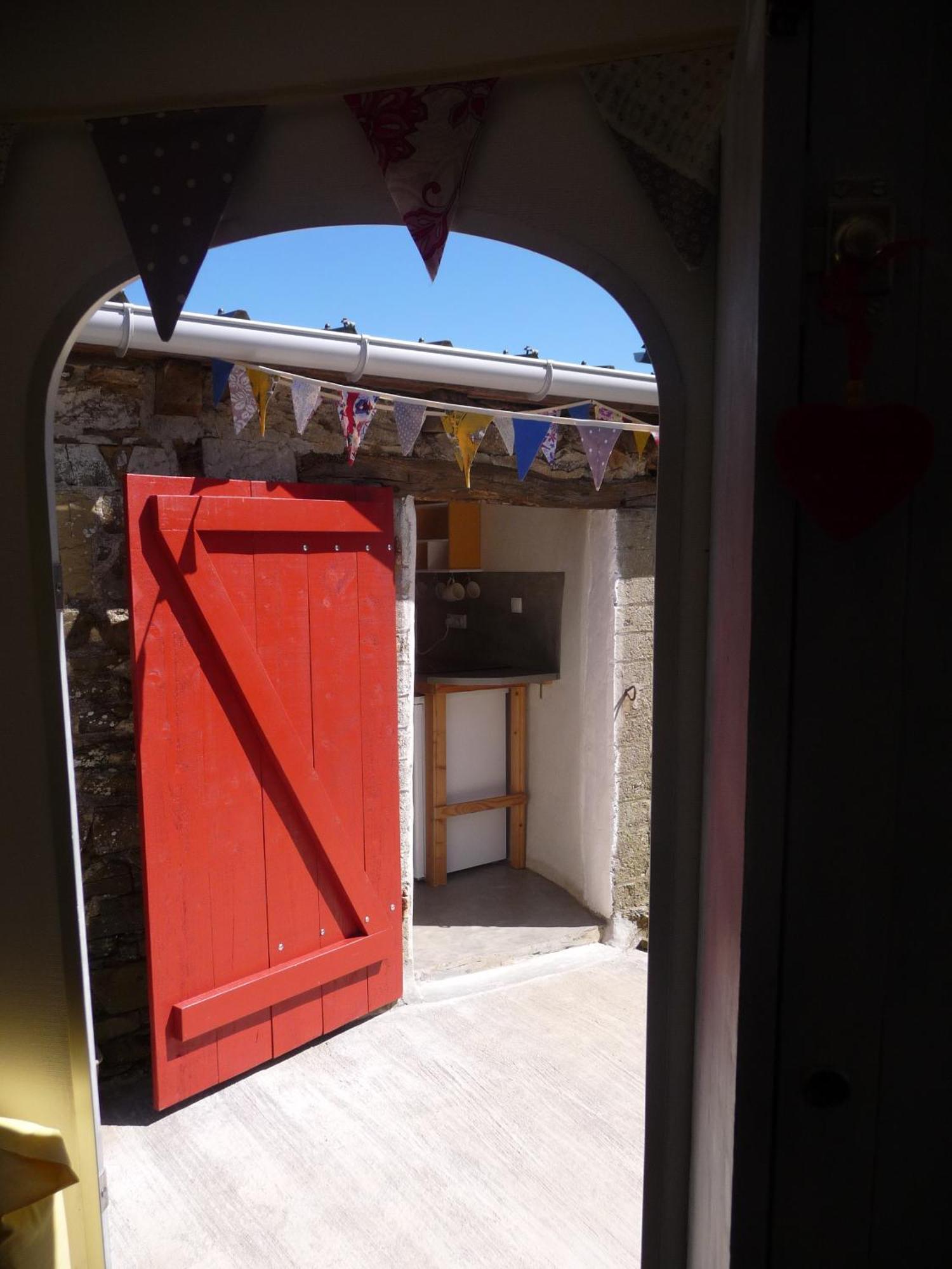 Pleumeur-Gautier Bretagne Chambre D'Hotes Suite 53M2 Et Caravane Vintage Avec Cuisine Et Salle De Bains Privees Brittany B&B 53M2 Suite And Vintage Caravan Glamping With Private Kitchen And Bathroom المظهر الخارجي الصورة