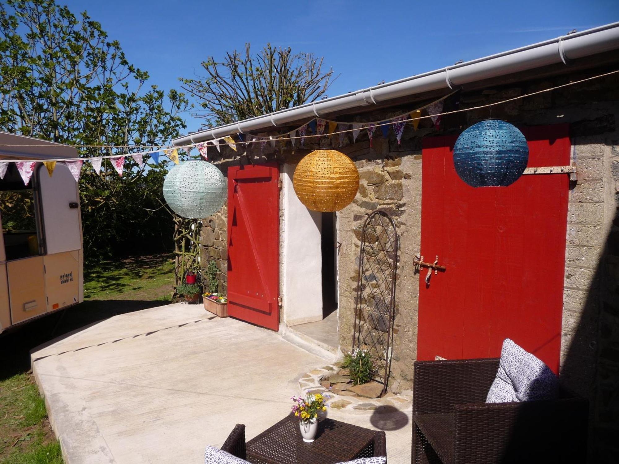 Pleumeur-Gautier Bretagne Chambre D'Hotes Suite 53M2 Et Caravane Vintage Avec Cuisine Et Salle De Bains Privees Brittany B&B 53M2 Suite And Vintage Caravan Glamping With Private Kitchen And Bathroom المظهر الخارجي الصورة