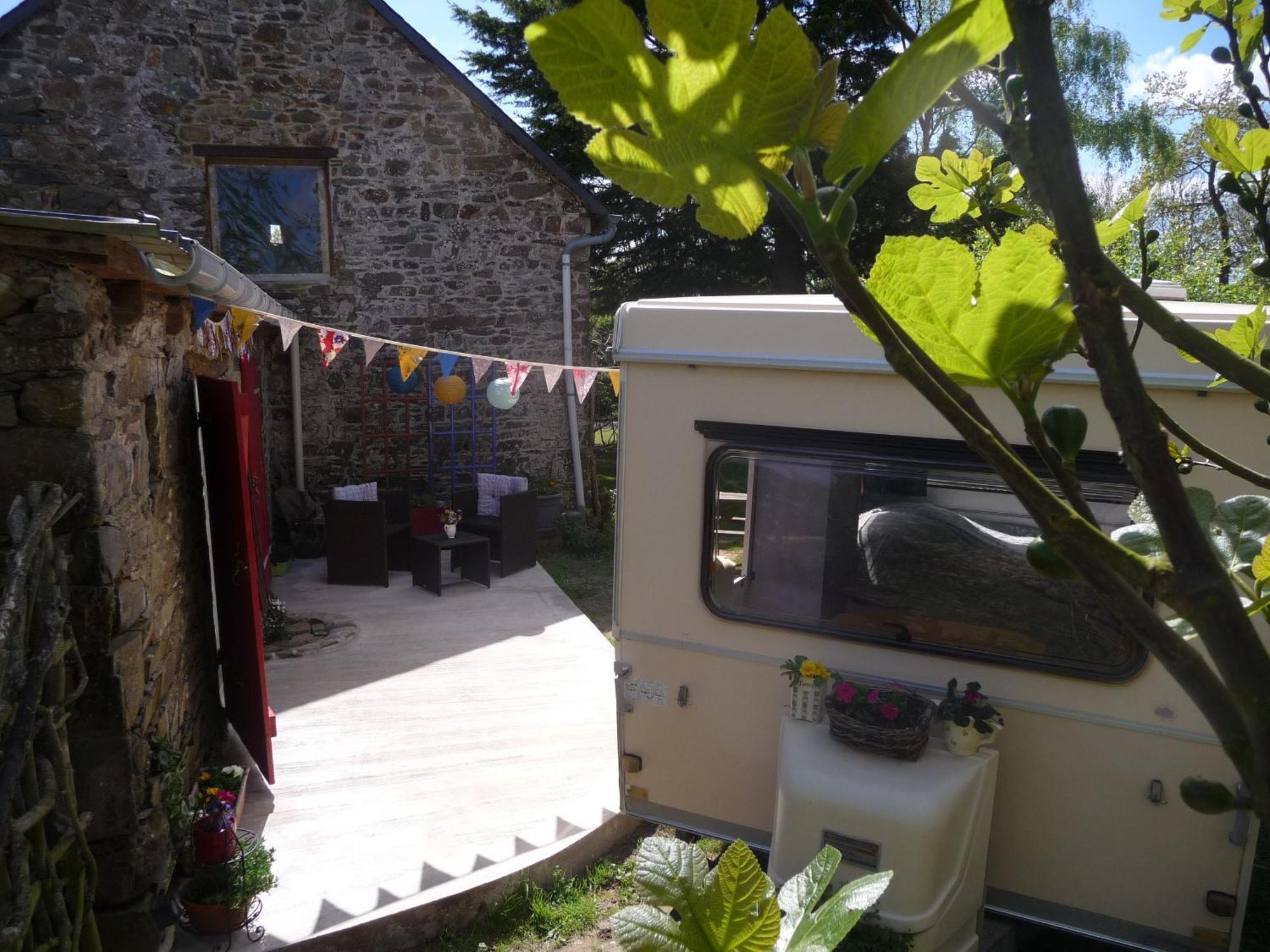 Pleumeur-Gautier Bretagne Chambre D'Hotes Suite 53M2 Et Caravane Vintage Avec Cuisine Et Salle De Bains Privees Brittany B&B 53M2 Suite And Vintage Caravan Glamping With Private Kitchen And Bathroom المظهر الخارجي الصورة
