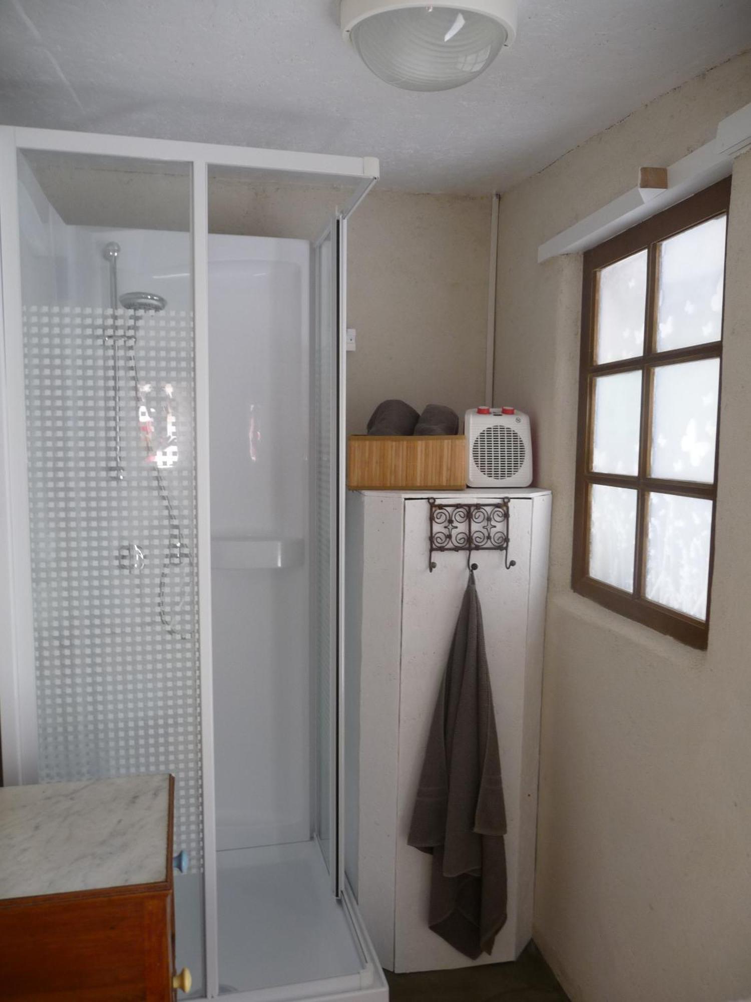 Pleumeur-Gautier Bretagne Chambre D'Hotes Suite 53M2 Et Caravane Vintage Avec Cuisine Et Salle De Bains Privees Brittany B&B 53M2 Suite And Vintage Caravan Glamping With Private Kitchen And Bathroom المظهر الخارجي الصورة